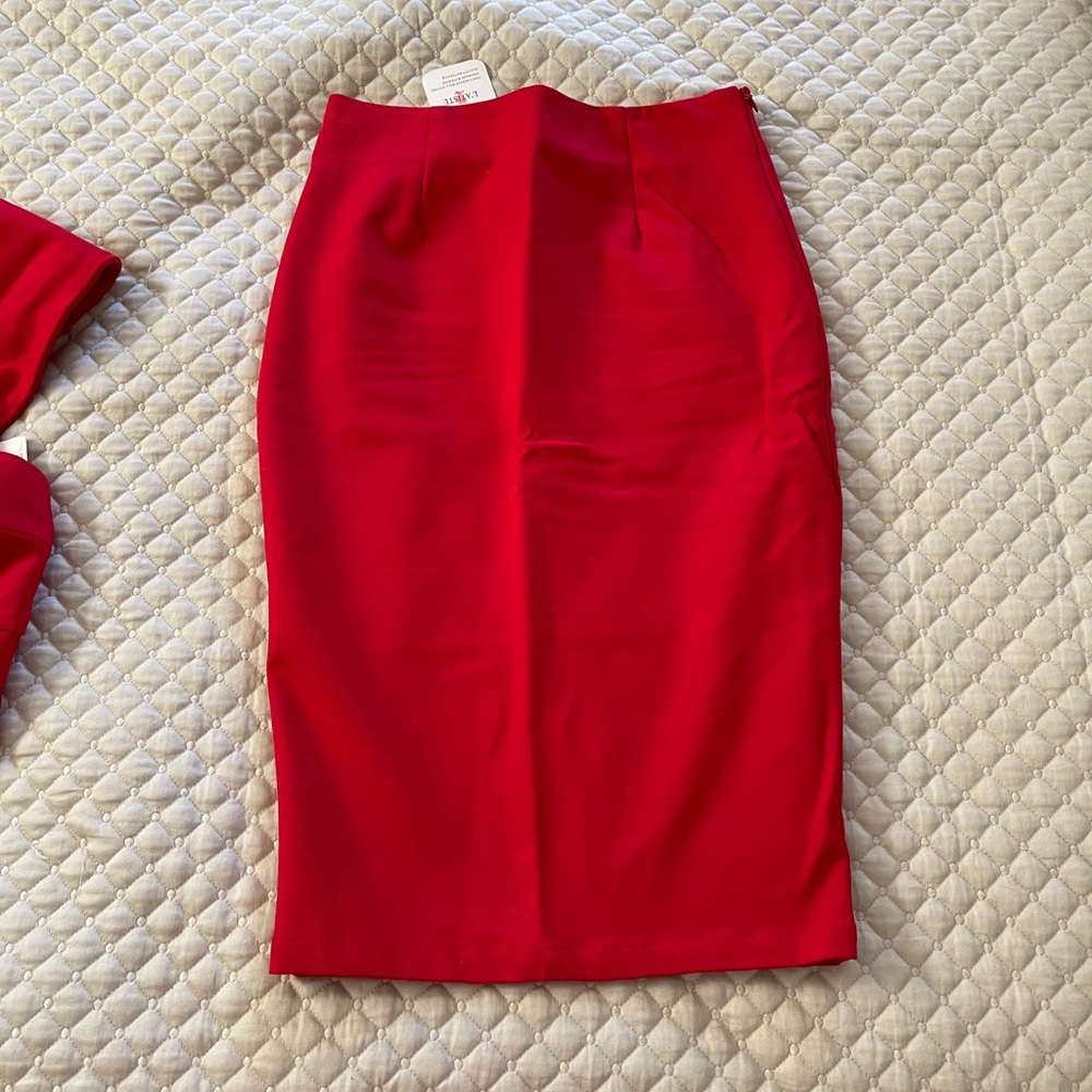 Red Outfit - Picture 3 of 6
